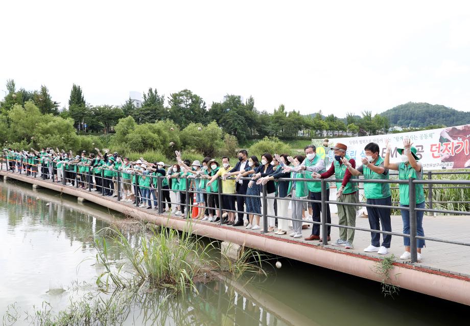 유성 새마을회 EM흙공 던지기 행사(2021.07.17) 이미지