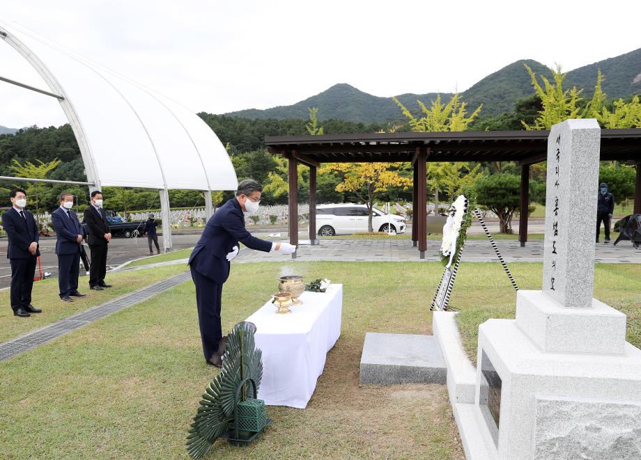 홍범도장군 묘역참배(2021.08.19) 이미지