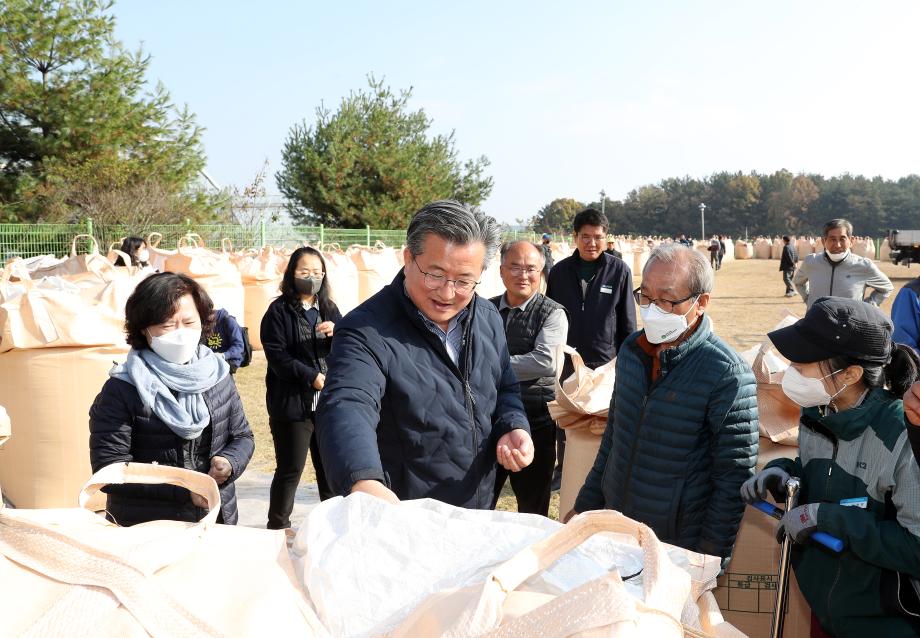 공공비축미곡 매입현장 방문, 관계자 격려 이미지