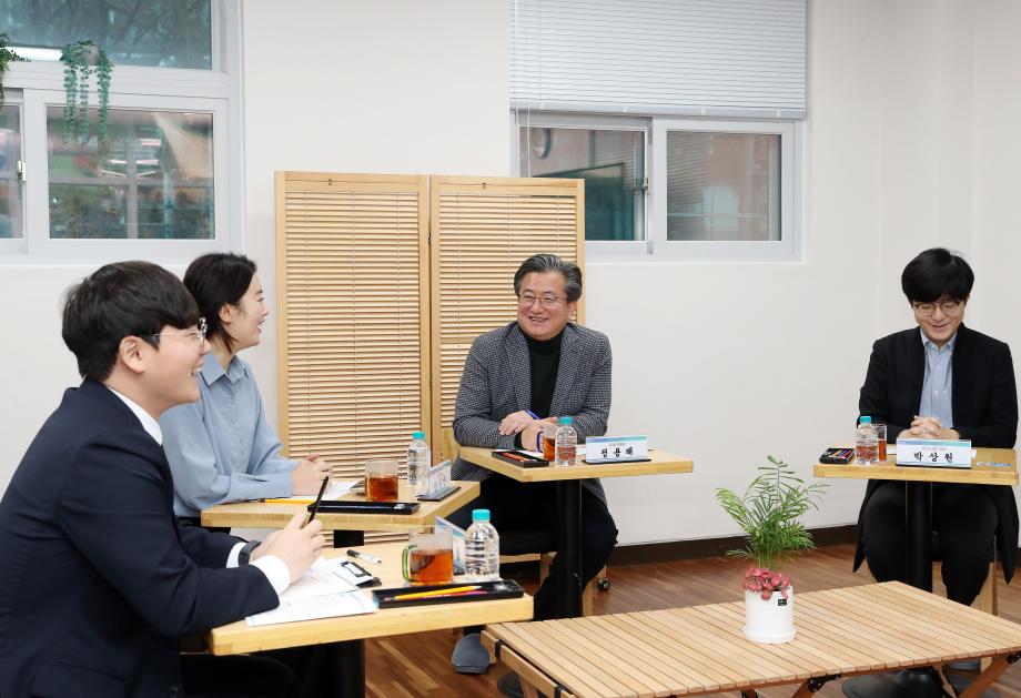 청년과의 소통.공감 좌담회 이미지