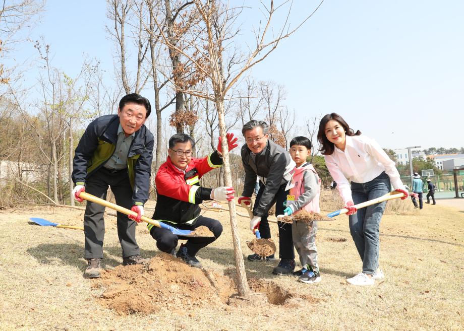 제78회 식목일 기념 나무심기 행사 이미지
