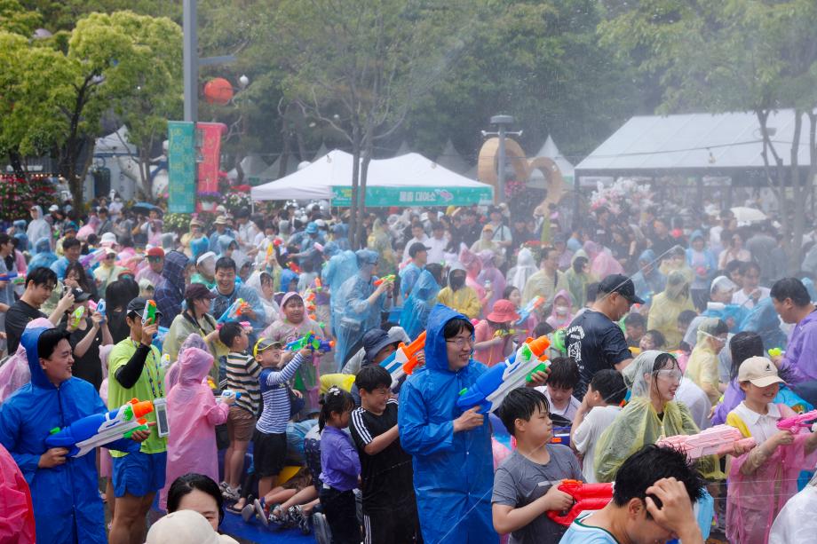 유성온천문화축제 온천수 물총스플레쉬 이미지