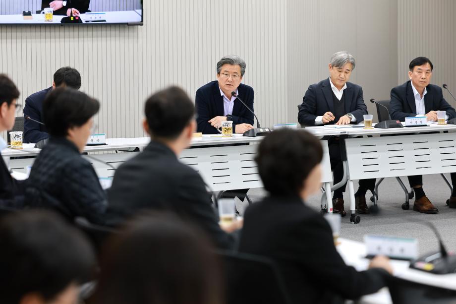 (4 1) 1 정 유성구청장 대중교통 이용 등 위기해소 앞장 사진.jpg