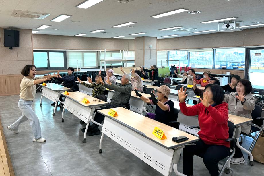 (4 6) 3 유성구 치매 예방 인지기능 향상 프로그램 운영 사진.jpg