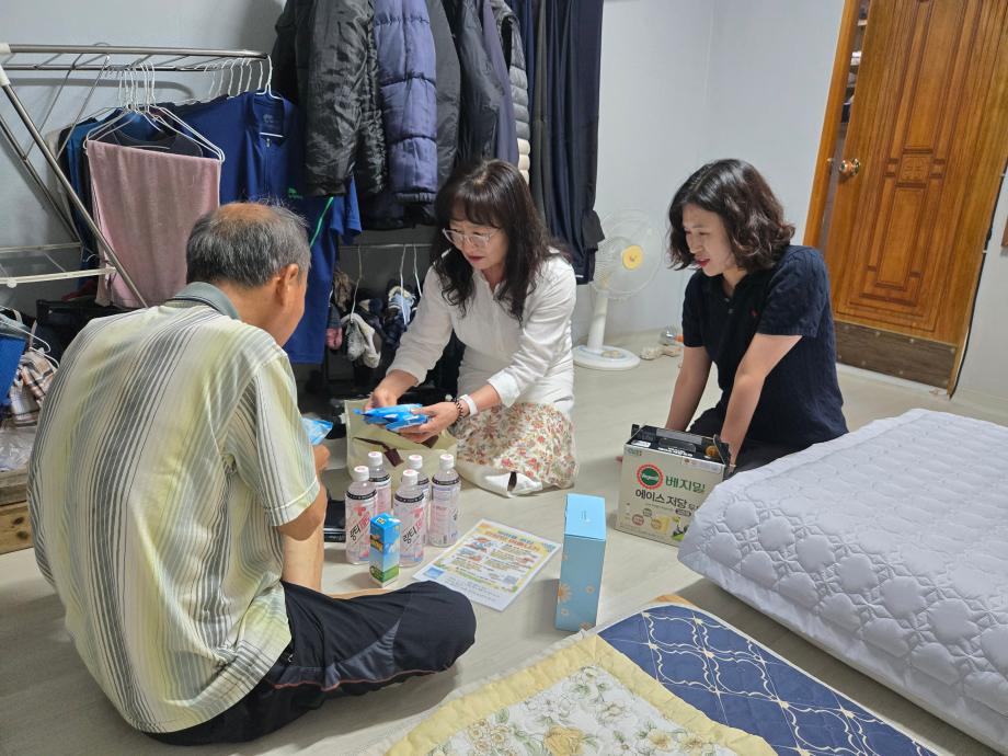 (8 5) 3 유성구 학하동 폭염 대비 취약계층 집중 안부 확인 사진.jpg
