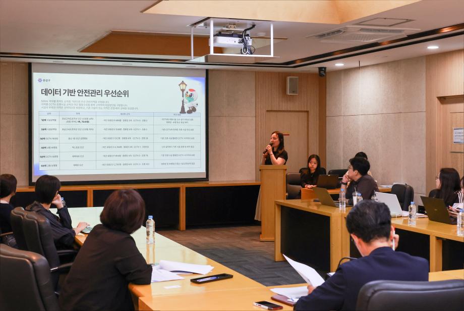 (9 30) 1 유성구 대학생 문제해결단 데이터로 현안 해법 모색 사진.jpg
