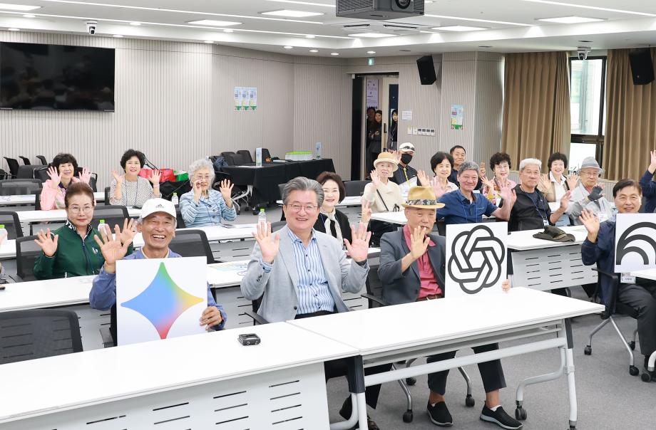 (10 1) 2 유성구 어르신 디지털 생활 체험 디지털 유성 투어 사진.jpg