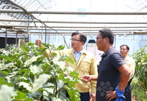 농민격려차 하우스시설농가 방문(2018.8.2.)