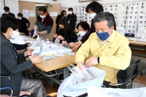 코로나19 취약계층을 위한 마스크 제작 현장을 방문(2020.3.18.)