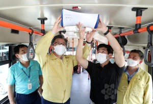 유성구 마을버스 내부에 코로나19 방지를 위한 공기살균정화기 설치