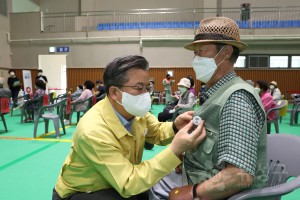 코로나19 백신접종 인증배지 제공